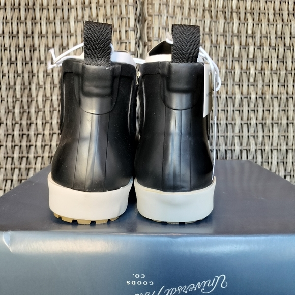 Universal Thread Women's Shirley Rain Boots Black Size 11 - Picture 4 of 4